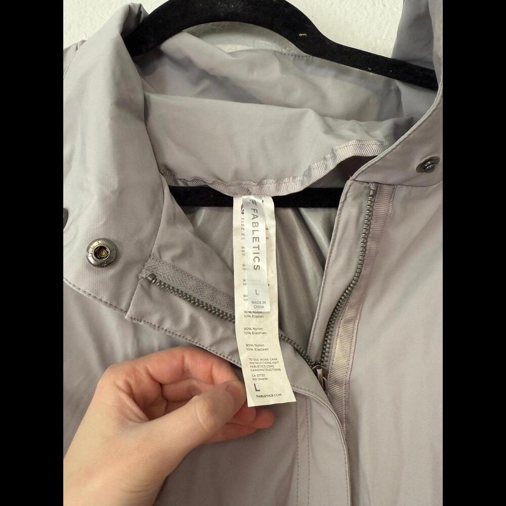 Fabletics Windbreaker Style Coat Size Large - image 4